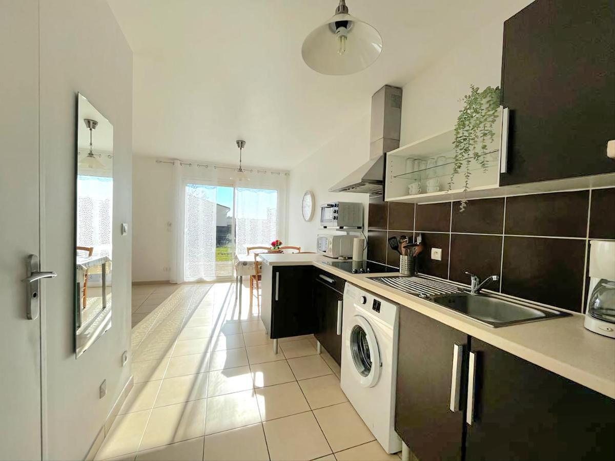 Logement Thermale Et De Tourisme Les Acacias 2 Жонзак Экстерьер фото